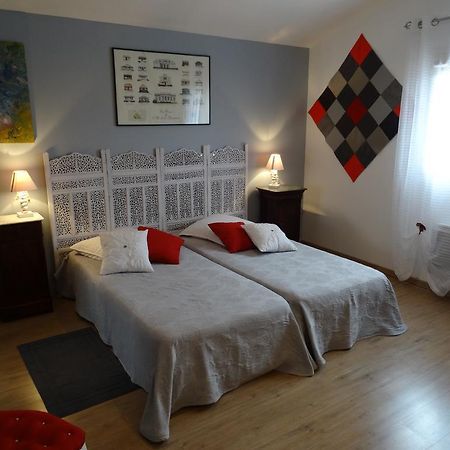 Une Chambre En Ville Savigneux  Rom bilde