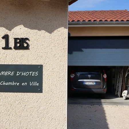 Une Chambre En Ville Savigneux  Eksteriør bilde