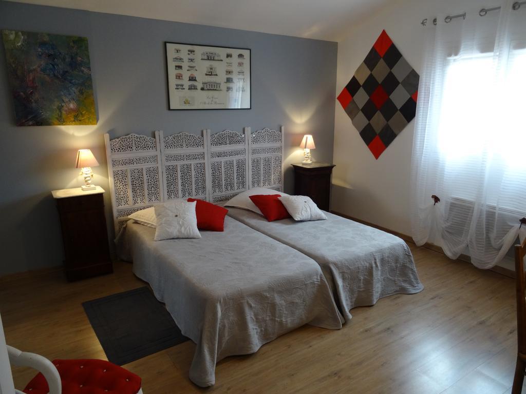 Une Chambre En Ville Savigneux  Rom bilde