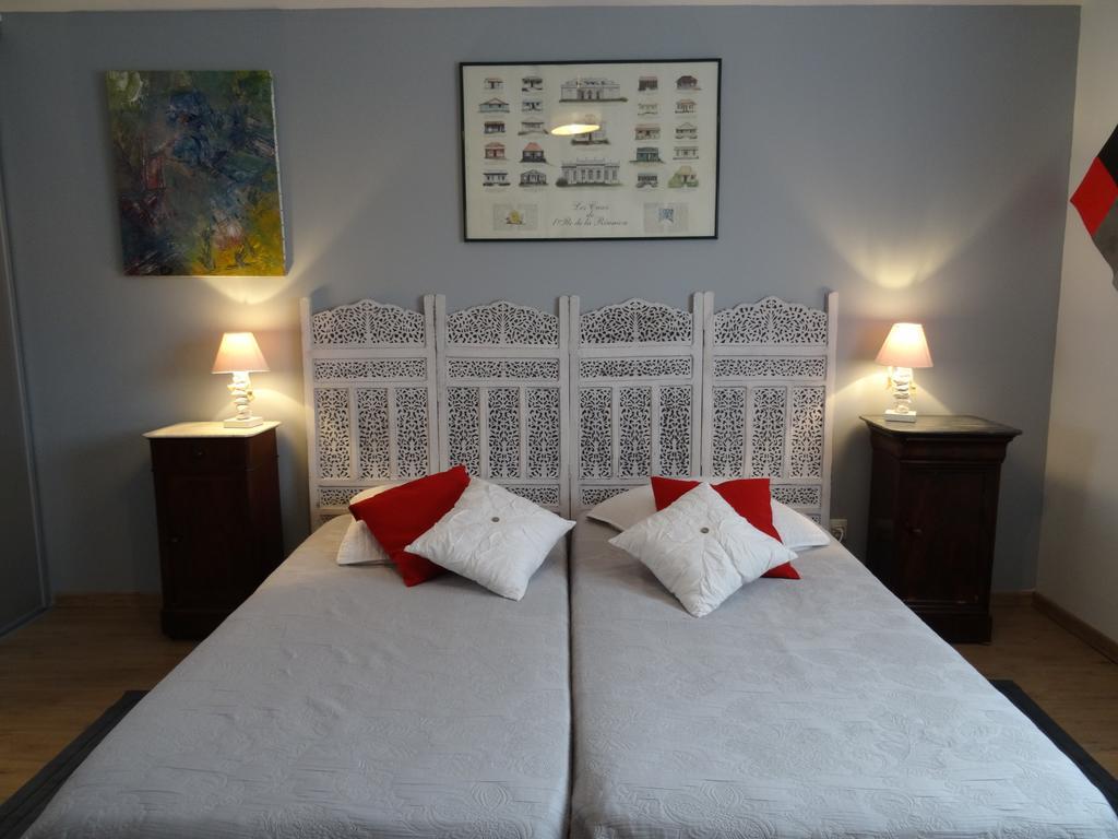 Une Chambre En Ville Savigneux  Rom bilde