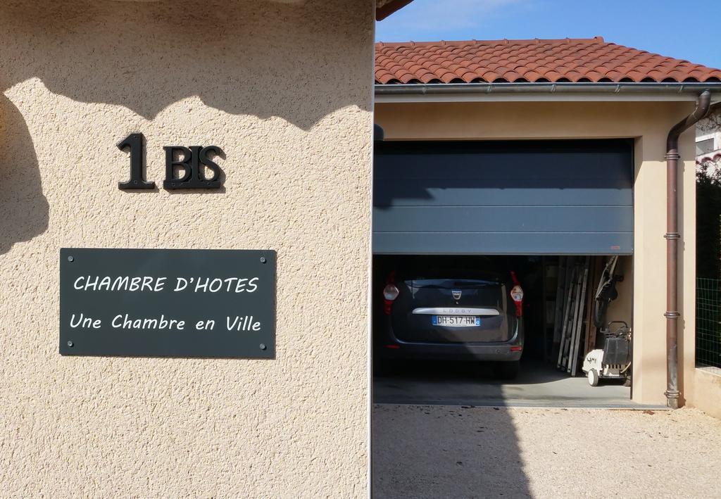 Une Chambre En Ville Savigneux  Eksteriør bilde
